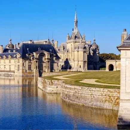 Top 10 travel destinations close to Paris