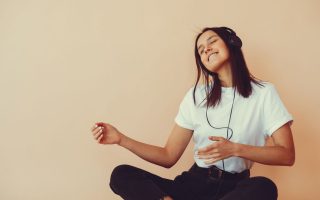 Noise-Cancelling Headphones for Digital Nomads: Sony WH-1000XM5 vs Bose QuietComfort