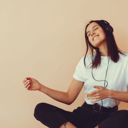 Noise-Cancelling Headphones for Digital Nomads: Sony WH-1000XM5 vs Bose QuietComfort