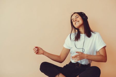 Noise-Cancelling Headphones for Digital Nomads: Sony WH-1000XM5 vs Bose QuietComfort